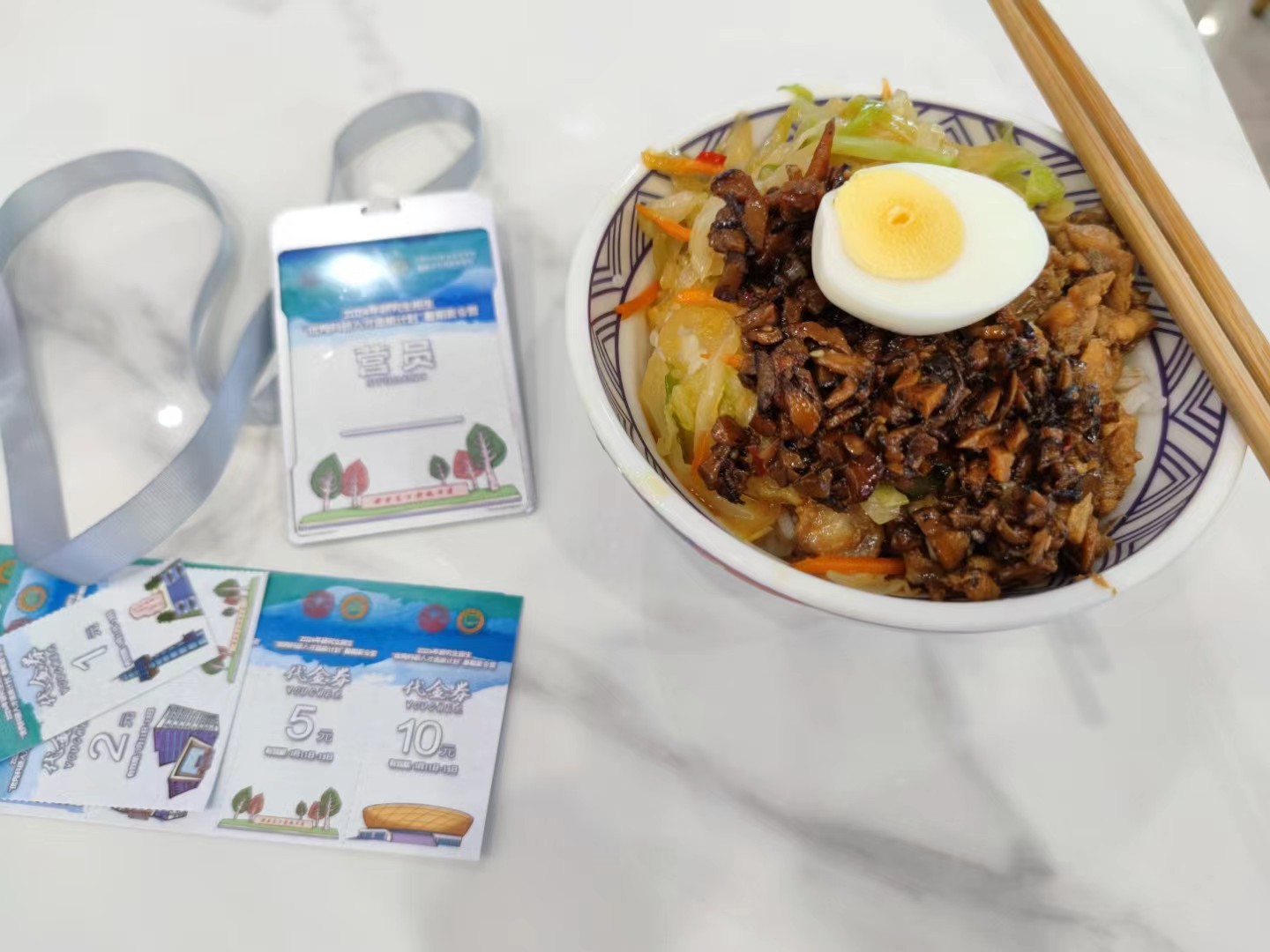 西电雁塔校区的食堂午餐
